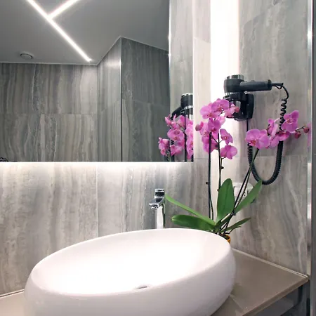 The Hive מלון 4*