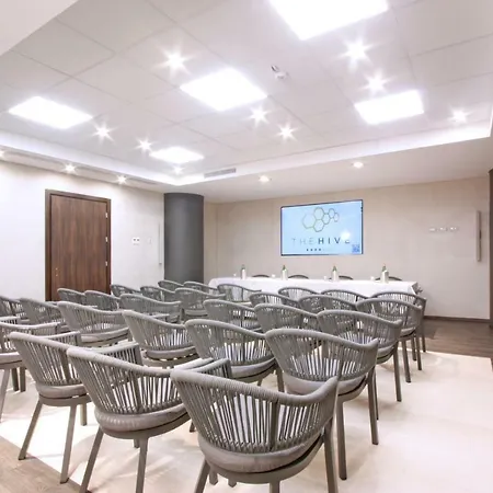 The Hive 4*
