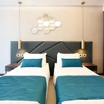 The Hive 4*