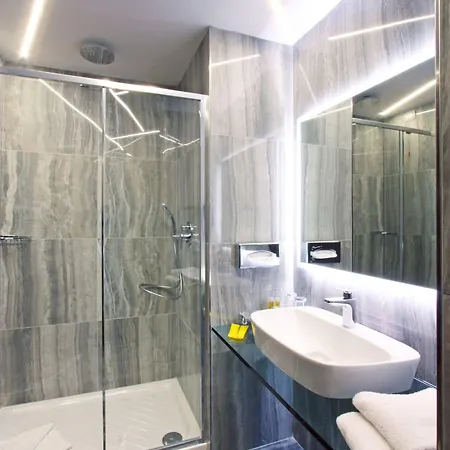 Hotel The Hive 4*