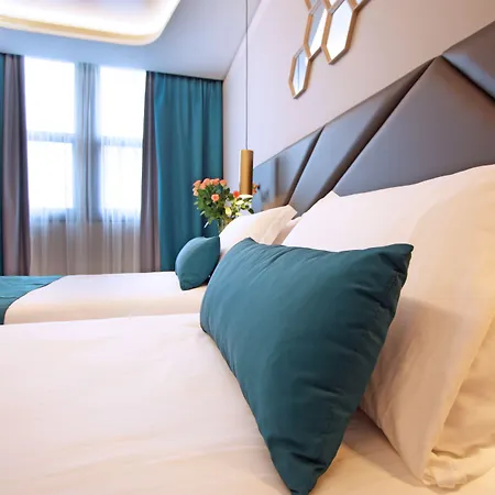 ザ ハイブ 4* ローマ