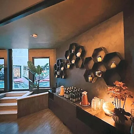 The Hive 4*