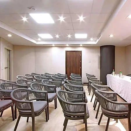 Ξενοδοχείο The Hive 4*