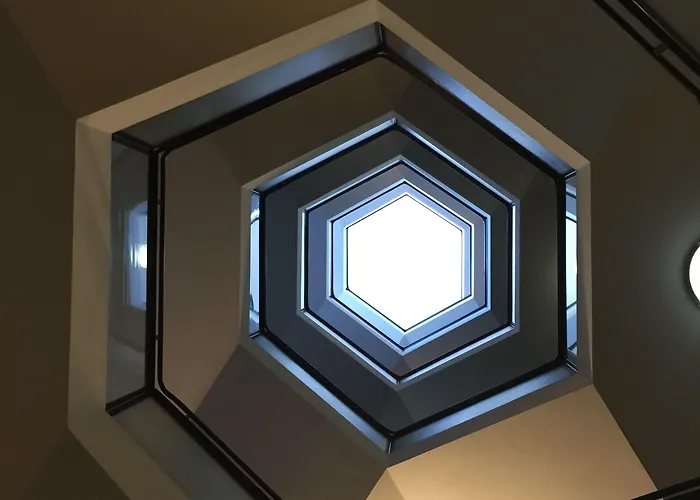 The Hive 4*