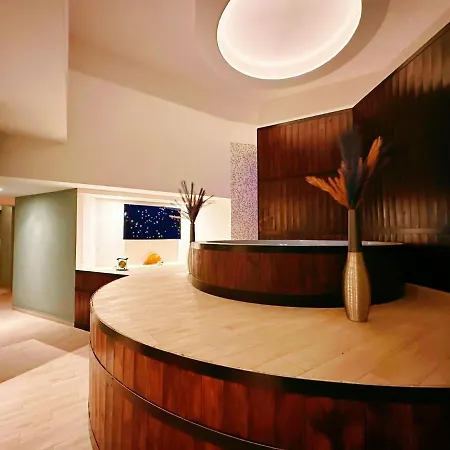 The Hive 4*