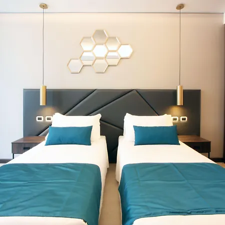 Hotel The Hive 4*