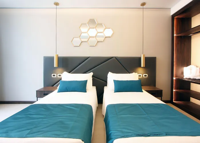 Otel The Hive 4*